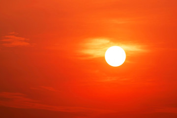 Closeup of the beautiful sun and red sky.