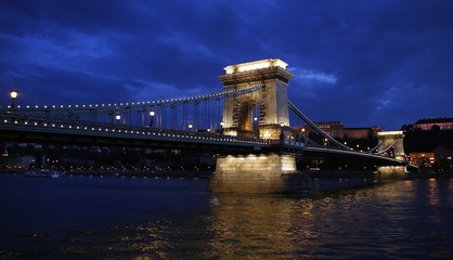 Fototapeta premium The Chain Bridge is a suspension bridge that spans the River Danube of Budapest, the capital of Hungary. in the night
