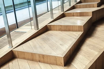 Cercles muraux Escaliers Intérieur vide abstrait, escaliers en bois, verre