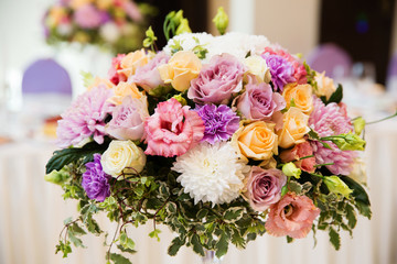 Wedding flower composition for guests tables