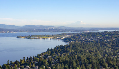 Naklejka premium Aerial Kenmore, Washington, Lake Washington, Mt Rainer Background
