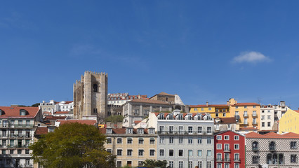 Fototapeta na wymiar Colorful houses and cathedral in Lisbon, Portugal