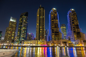 Fototapeta na wymiar Dubai marina at night