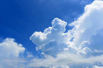Obraz premium Orzeźwiające niebo nad Okinawą