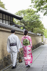 散歩するカップル