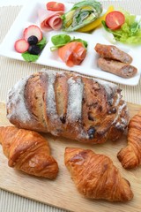 ホームパーティーの食卓