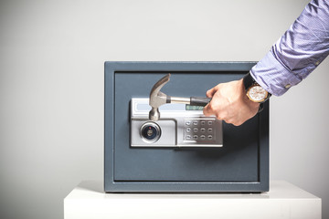Security Breach - Safe Picking Concept