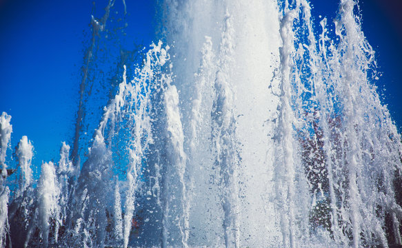 Dancing water fountains