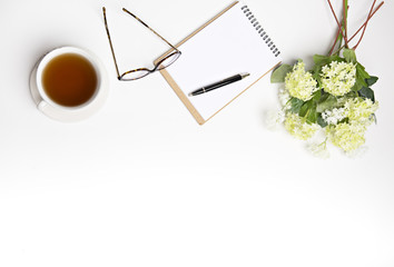 Spring look at the white desk, lay flat