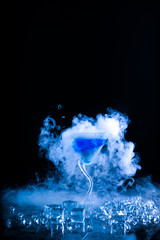 Fototapeta premium blue cocktail with splash and ice vapor