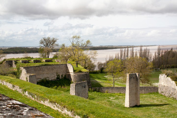 Ruines du mur d'enceinte de la citadelle de Blaye, Gironde, France