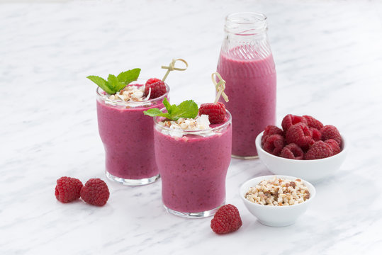 fresh berry smoothies with nuts