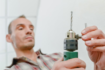 Changing a drill bit