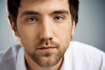 Obraz premium Close up portrait of confident elegant handsome young businessma