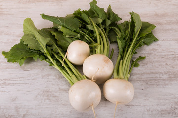 Mair&uuml;be auf Holzplatte