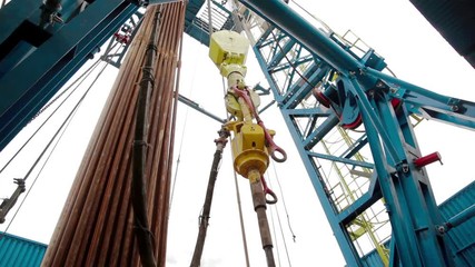 drilling rig Descent tubes with a crane