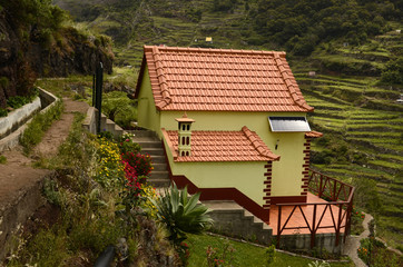 
Randonnée le long des levadas dans la vallée de Machico (Madère)