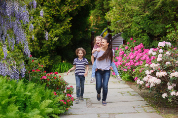 Mother with children to spend a weekend in nature
