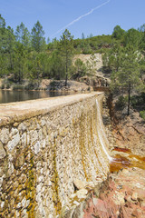 Cauce de río en Minas de Riotinto, Huelva