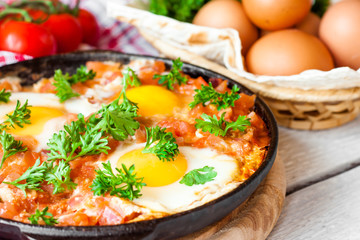fried eggs in tomato sauce, shakshuka