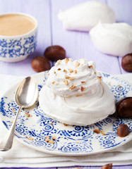 Meringue pavlova cake with chestnut cream 