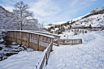 Poster de jardin Hiver Winter scene of Wooden bridge in Gourette mountain village