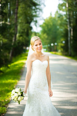 Fototapeta na wymiar Portrait beautiful bride with a wedding bouquet