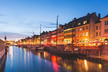 Colorful houses in Copenhagen old town at night - obrazy, fototapety, plakaty