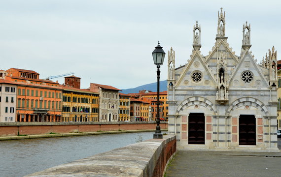 Iglesia de Santa Maria della Spina, Pisa, Italia
