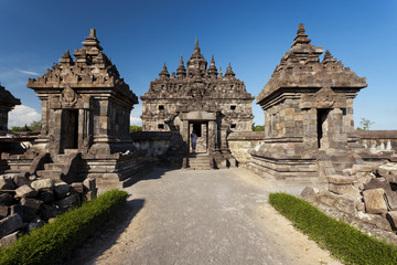 Fototapeta na wymiar Entrance to one of the temples at Candi Plaosan 