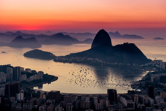 Rio de Janeiro just before Sunrise, view with the Sugarloaf Mountain
