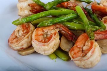 Shrimp and asparagus