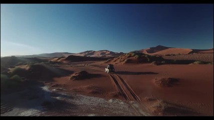 4x4 parcourant les dunes