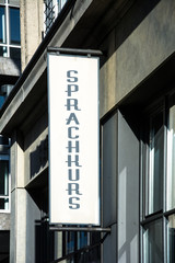 Fototapeta premium Schild 73 - Sprachkurs