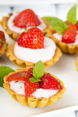 cupcakes with strawberries