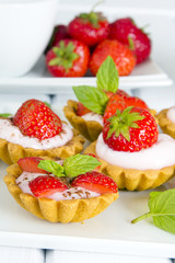 cupcakes with strawberries