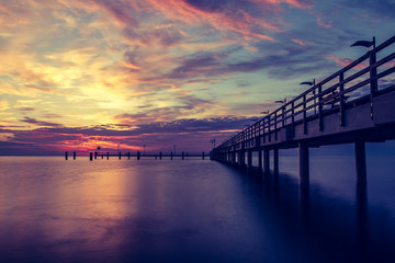 Fototapeta na wymiar Piękny kolorowy wschód słońca nad Bałtykiem