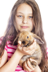 Obraz premium Girl embracing rabbit
