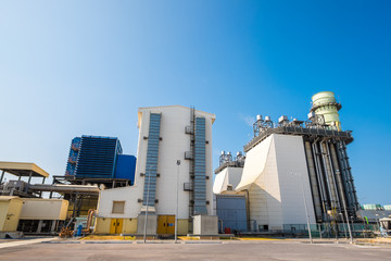 Fuel gas power plant with clear sky