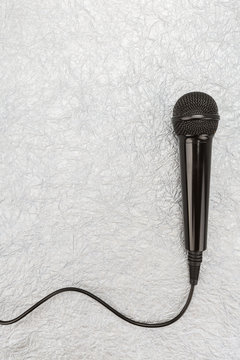 Microphone and cable