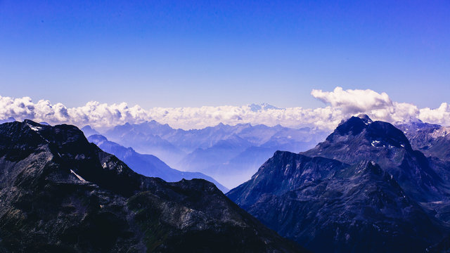 impressive mountain panorama swiss alps © wideeyes