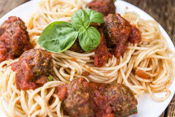 Spaghetti with Meatballs and Tomato Sauce