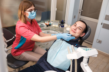 Obraz premium A dentist examines his patient's teeth. Action in the dental clinic