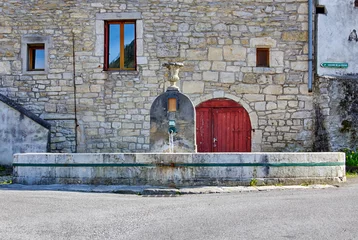 Fototapete Brunnen Der Brunnen Lavoir de Nahin in Ornans