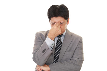 疲れた様子のビジネスマン