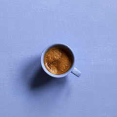 Aroma espresso cup on blue table - 111726185