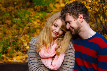 Fototapeta premium Lovers couple in autumn park on bench