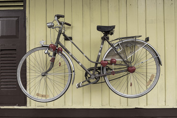 Fototapeta na wymiar old bicycle on classic style 