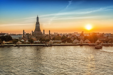 Obraz premium Wat Arun night view Temple in bangkok, Thailand