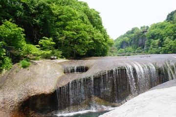 割の滝  日本  川  渓谷  初夏